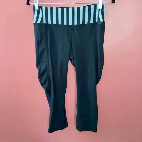 Lululemon Black Capris Pants - Picture 1 of 9